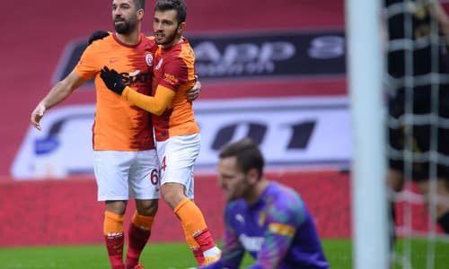 Arda Turan celebrates a goal in a match for Galatasaray.