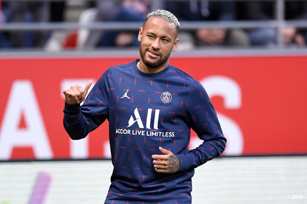 Neymar warms up ahead of PSG's Ligue match against Reims