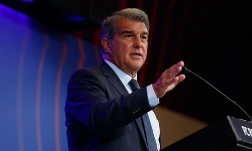 Joan Laporta, Barcelona, 2021/22