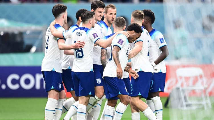 Engeland weinig moeite met Iran en stond bij rust al 3-0 voor.