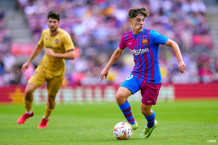 Gavi, Barcelona, 2021-22