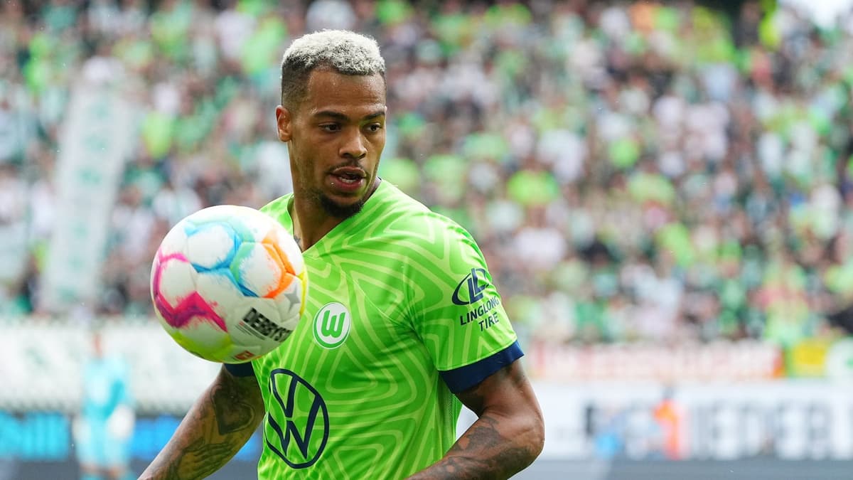 Lukas Nmecha in action for Wolfsburg.
