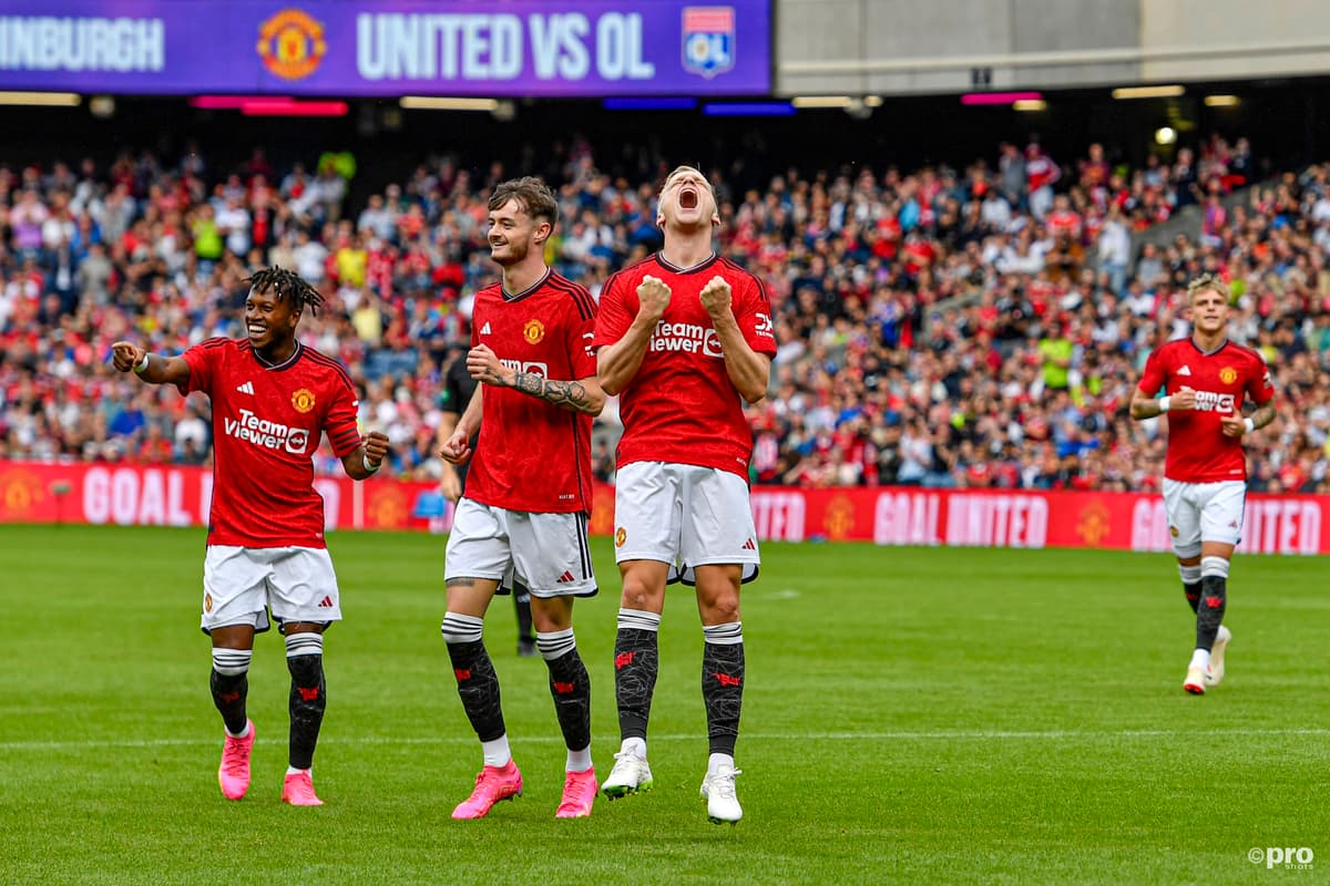 Donny van de Beek scoring for Man Utd