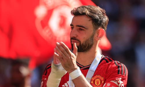 Bruno Fernandes celebrates Man Utd's 2023/24 FA Cup win