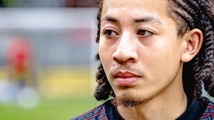 Kian Fitz-Jim moet de nieuwe nummer 6 van Ajax worden.