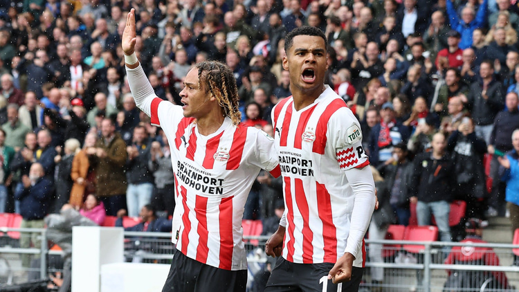 Xavi Simons samen met Cody Gakpo.