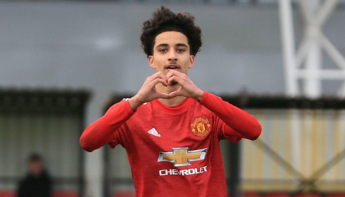 Manchester United announce latest pro deal for young talent
