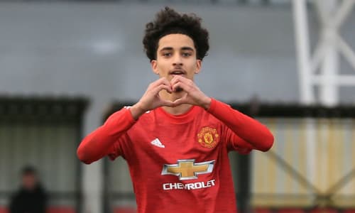Manchester United announce latest pro deal for young talent