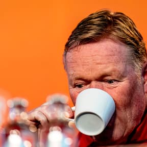 Koeman roept 'beste rechtsback van Eredivisie' op als vervanger van geblesseerde Frimpong