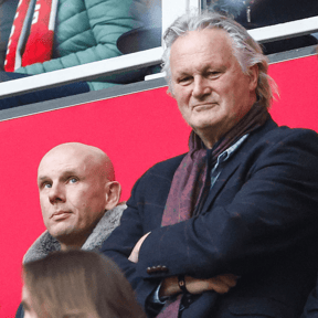Ajax overweegt noodgreep door gesteggel met AZ; eerste reactie Driessen en Derksen is veelzeggend