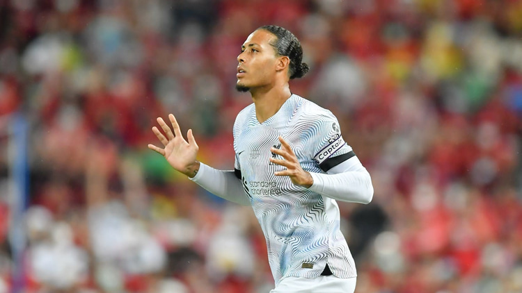 Virgil van Dijk in het shirt van Liverpool.