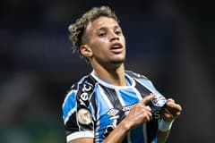 Gremio midfielder Bitello.