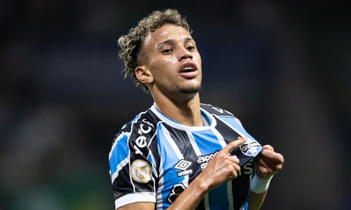 Gremio midfielder Bitello.
