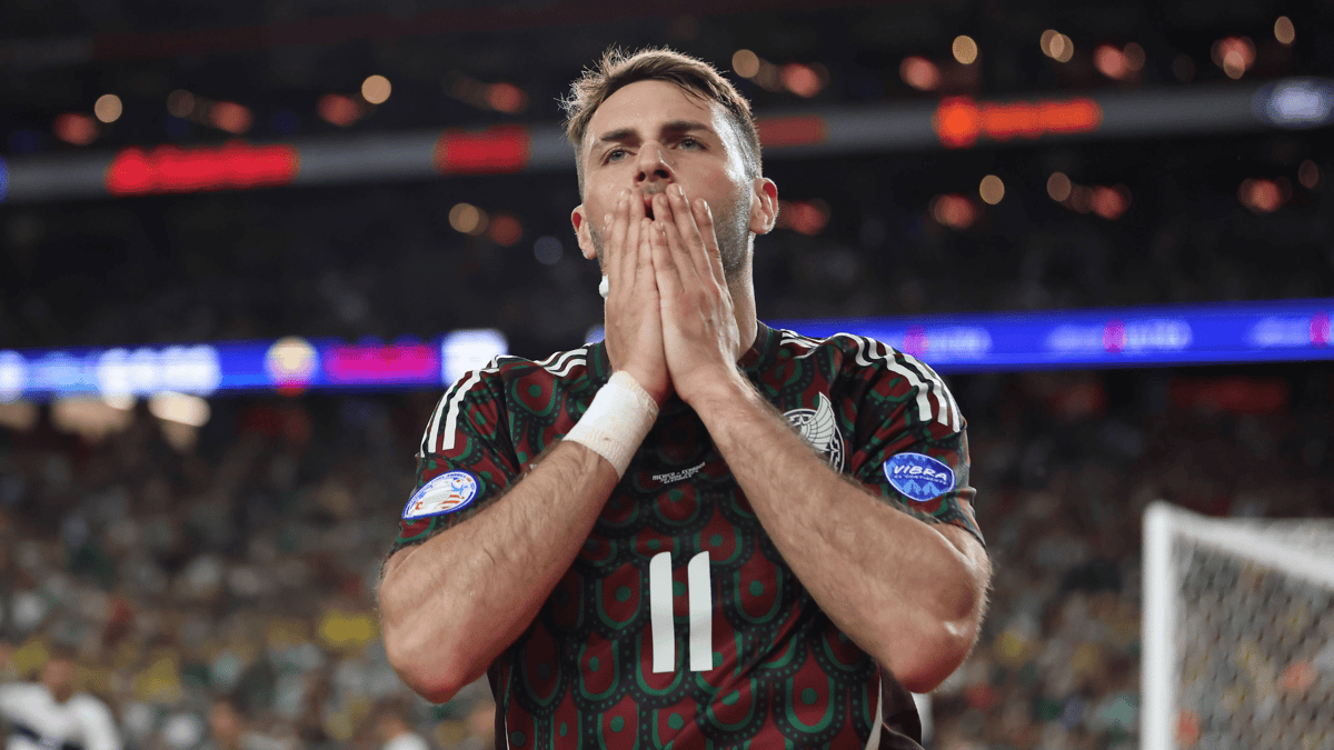 Santiago Giménez, Mexico