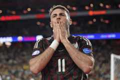 Santiago Giménez, Mexico