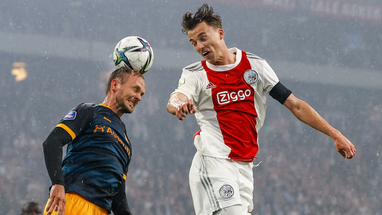 Youri Regeer kwam tot op heden zes keer voor Ajax in actie