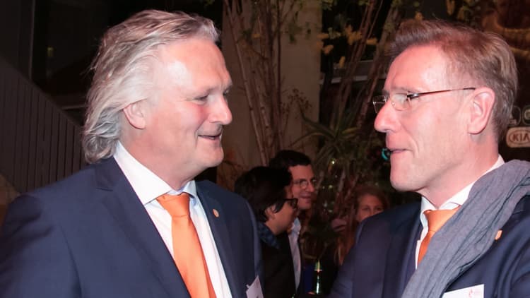 Pier Eringa in 2017, samen met Hans van Breukelen.