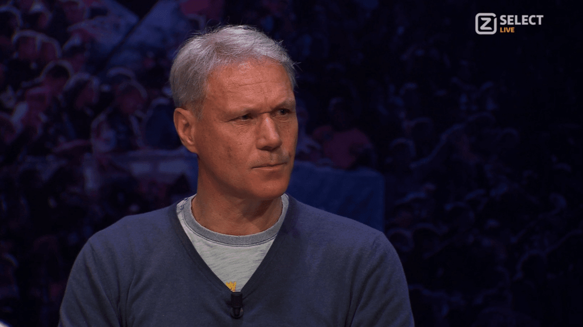 Van Basten hekelt 'vreemde gang van zaken' bij Ajax