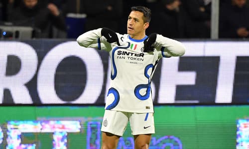 Alexis Sanchez celebrates scoring for Inter v Salernitana in Serie A