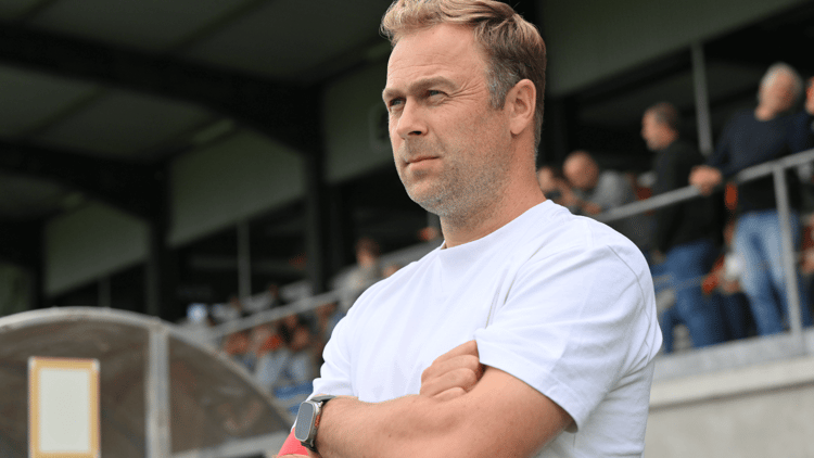 Robin Veldman werd door sc Heerenveen aangesteld als opvolger van Robin van Persie in maart 2025