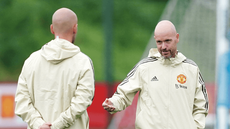 Erik ten Hag (rechts) bij Manchester United.
