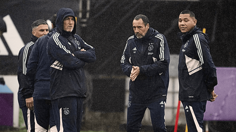 Hedwiges Maduro werd op 23 oktober 2023 aangesteld als interim-trainer van Ajax, nadat hij zelf nauw samenwerkte met zijn voorganger Maurice Steijn. Niet veel later nam John van 't Schip het roer over.