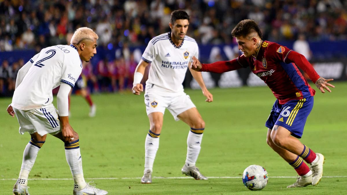 Julián Araujo, LA Galaxy, 2022/23