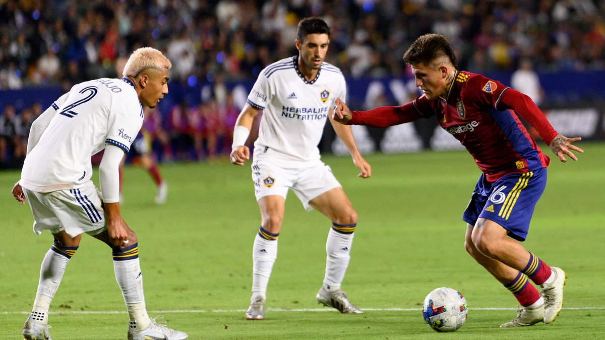 Julián Araujo, LA Galaxy, 2022/23