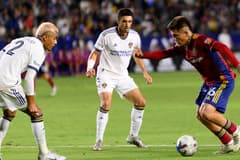 Julián Araujo, LA Galaxy, 2022/23