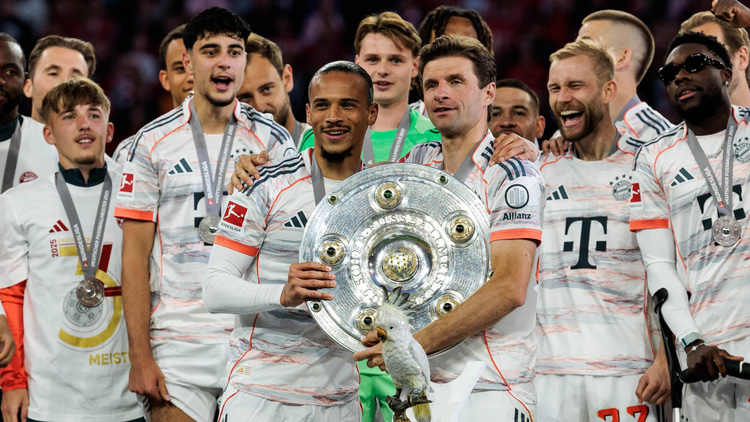Thomas Muller celebrating Bayern's Bundesliga title