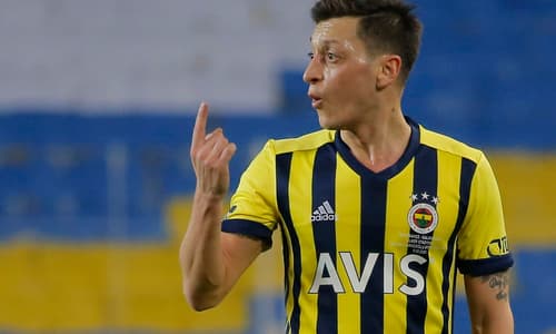 Ozil’s difficult start at Fenerbahce continues in dismal defeat
