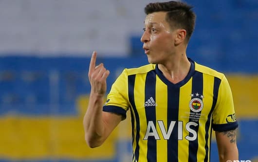 Ozil’s difficult start at Fenerbahce continues in dismal defeat