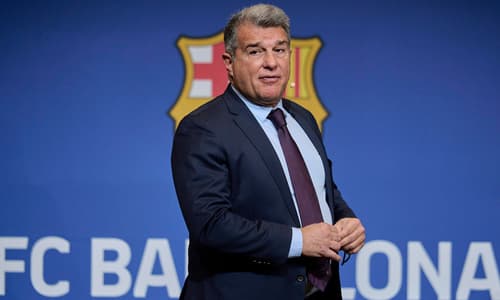 Joan Laporta, Barcelona, 2021/22