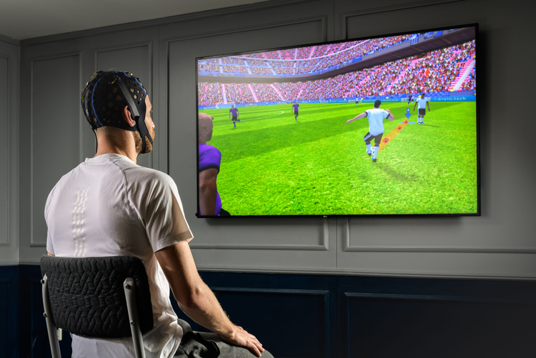 Players work the technology through the power of brainwaves