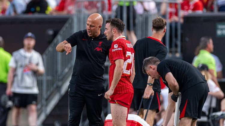 Diogo Jota (right) with Arne Slot