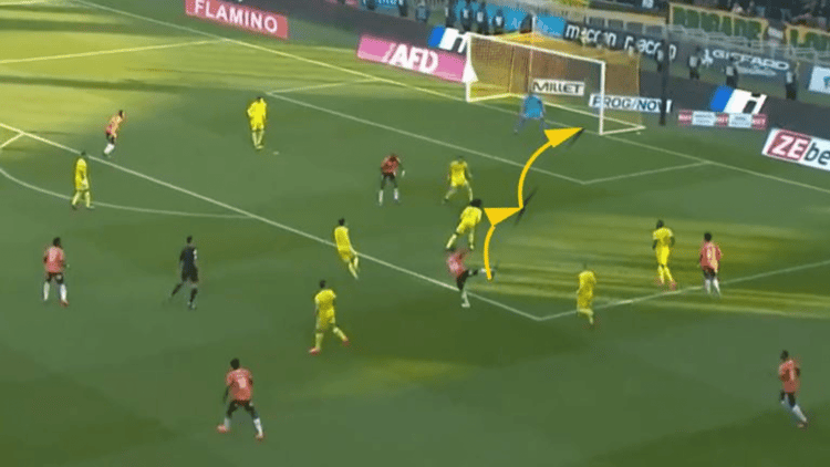 Le Fee hits a bouncing ball instead