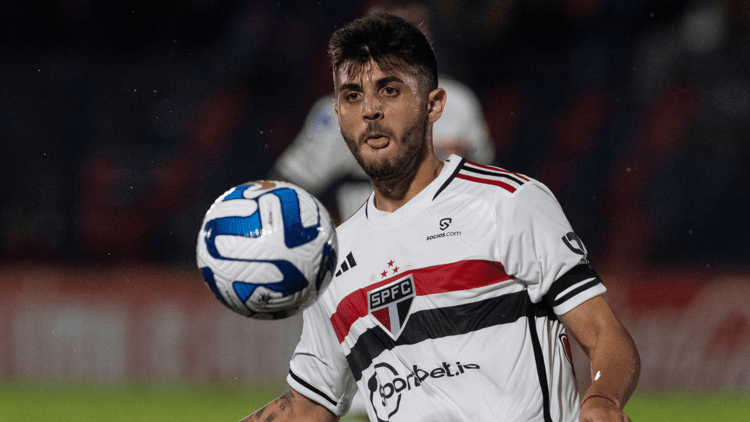 Lucas Beraldo in actie voor São Paulo