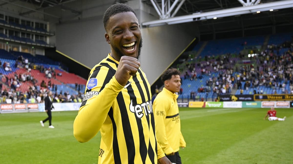 Riechedly Bazoer, Vitesse, 2021/22