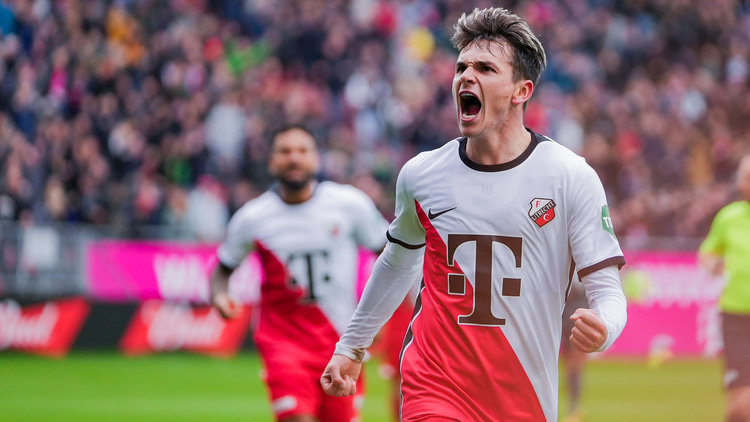 Het contract van Taylor Booth met FC Utrecht loopt medio 2025 ten einde.