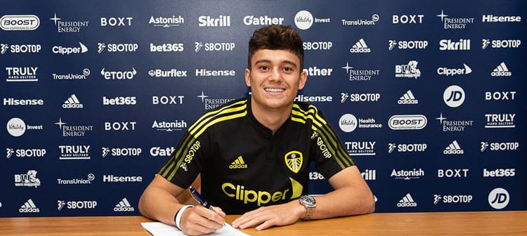 Daniel James signs for Leeds from Man Utd