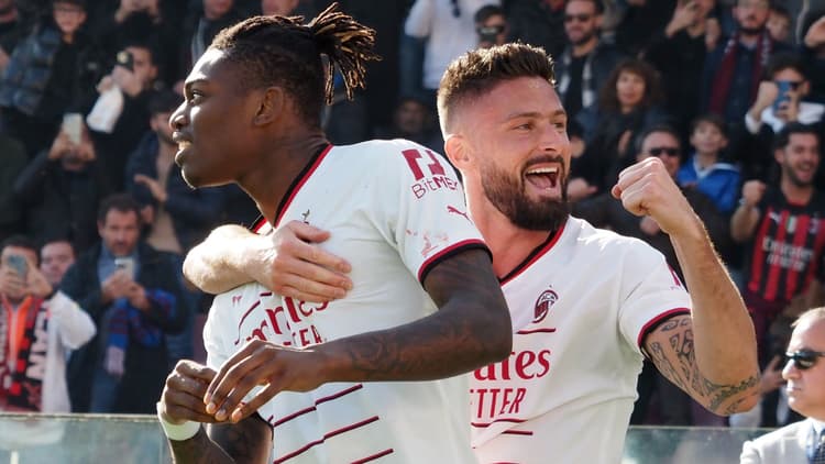 Rafa Leao celebrates with Olivier Giroud