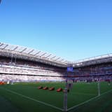 'Middenvelder (22) van OGC Nice dreigt zelfmoord te plegen, club stuurt psycholoog om te onderhandelen'