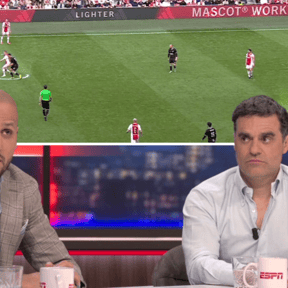 Keuze Heitinga pakt dramatisch uit bij Ajax: ‘Lijkt wel of-ie gek is geworden’