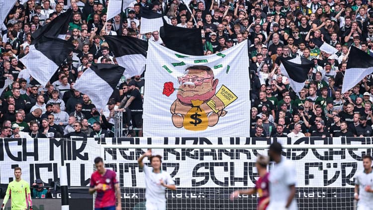 Gladbach fans protest against Eberl: 