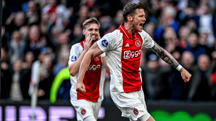 Wout Weghorst mocht dit seizoen slechts negen keer als basisspeler starten bij Ajax.