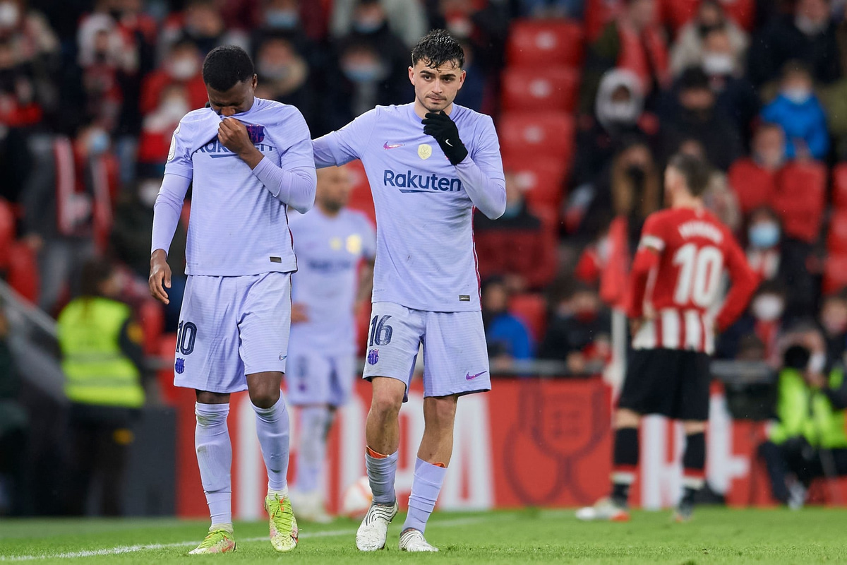Ansu Fati walks off injured playing for Barcelona against Athletic Club