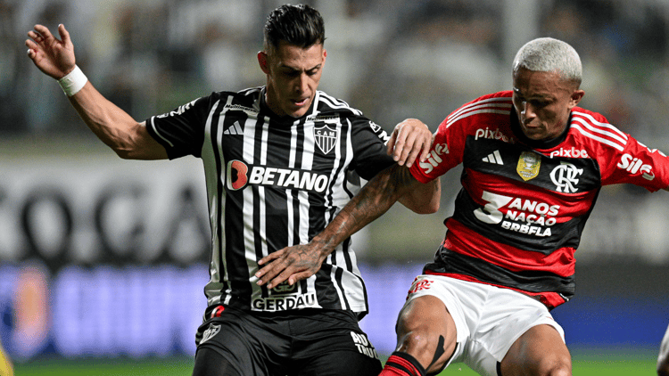 Wesley (rechts) stond afgelopen winter nog in de belangstelling van Barcelona.