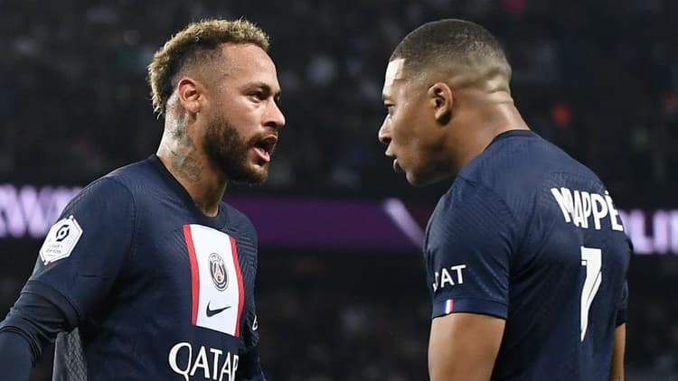 Paris Saint-Germain betaalde in totaal 402 miljoen euro voor Kylian Mbappé en Neymar.