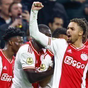 Heitinga verrast en wijzigt opstelling op meerdere posities