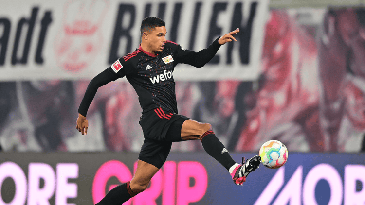 Danilo Doekhi in actie voor Union Berlin.